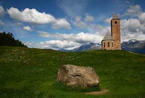 Herbert Reinl-Kirche in Hafling bei Meran, Südtirol